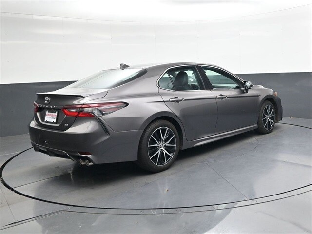 2022 Toyota Camry SE photo 4