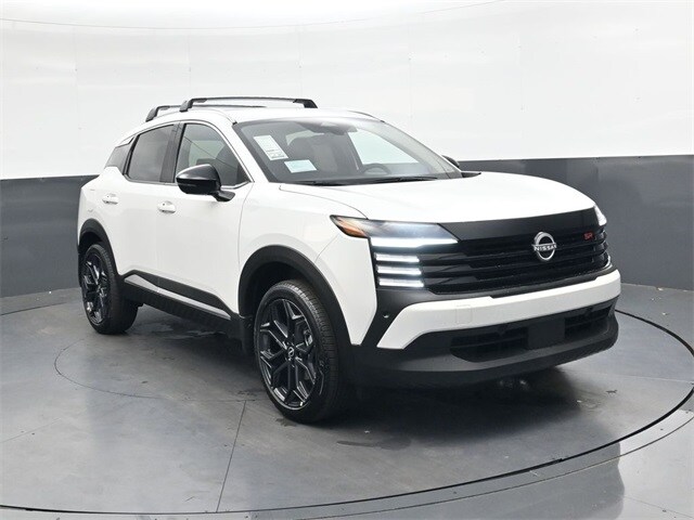 2026 Nissan Kicks SR photo 2