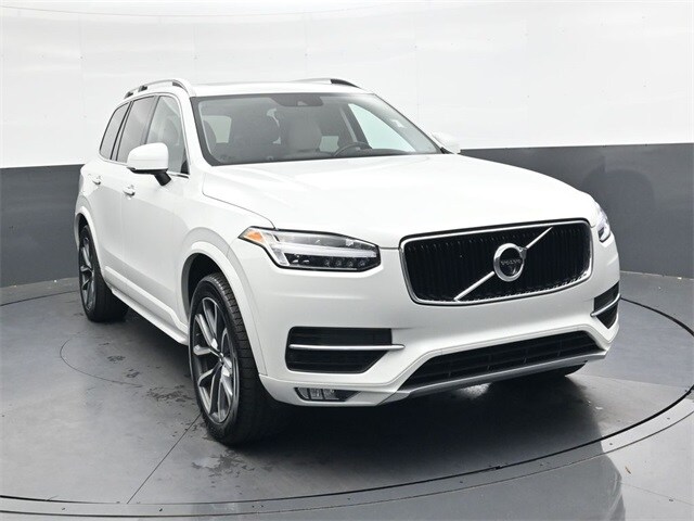 2017 Volvo XC90 T6 AWD Momentum photo 2