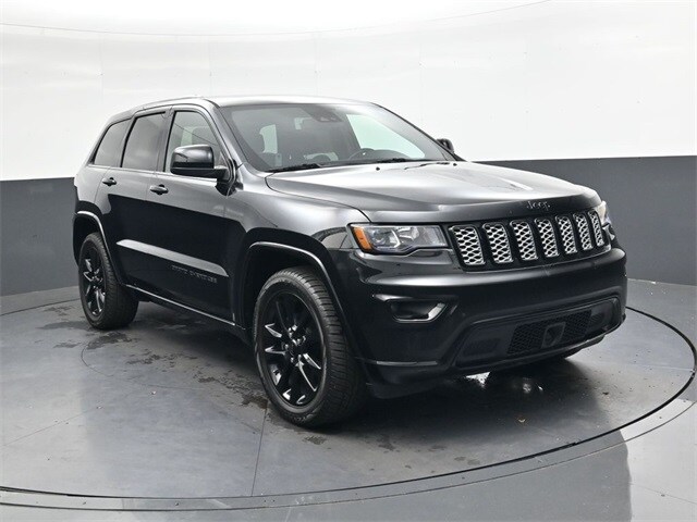 2020 Jeep Grand Cherokee Laredo Altitude photo 2