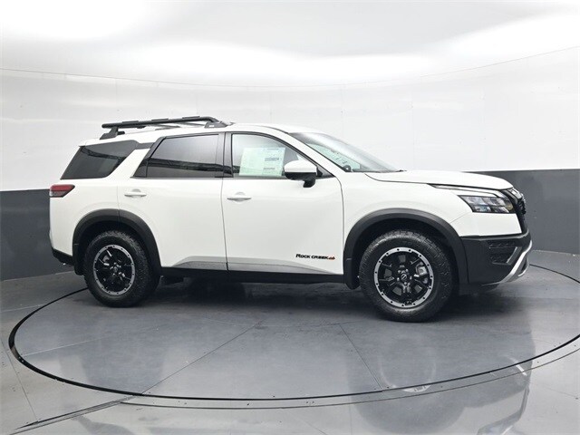 2025 Nissan Pathfinder Rock Creek photo 2