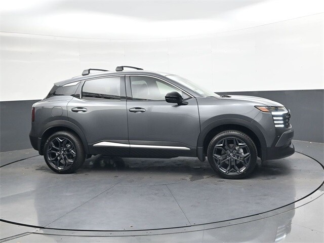 2026 Nissan Kicks SR photo 3