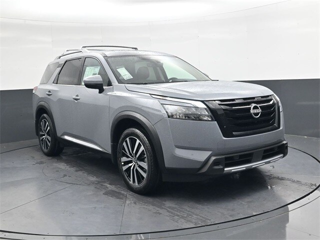 2025 Nissan Pathfinder Platinum photo 2