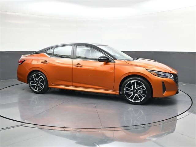 2025 Nissan Sentra SR photo 3