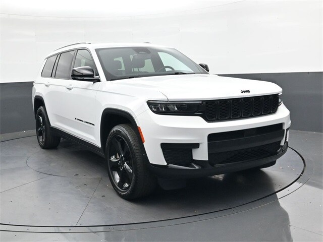 2021 Jeep Grand Cherokee Laredo Altitude photo 2
