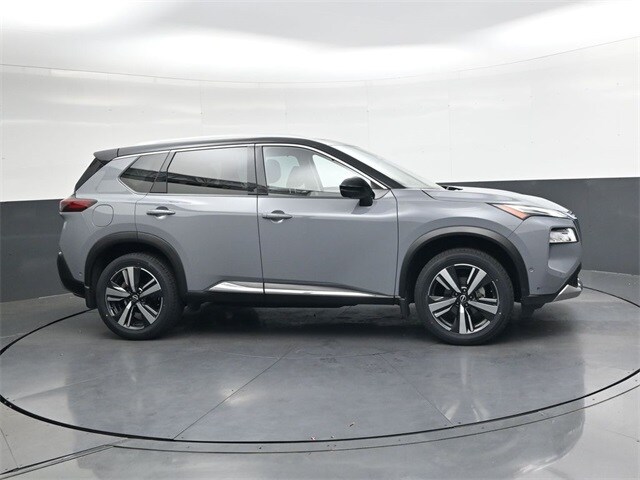 2022 Nissan Rogue Platinum photo 2