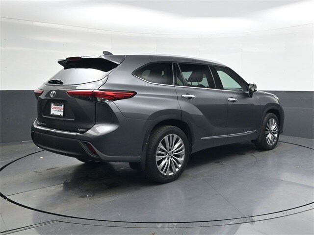 2022 Toyota Highlander XLE photo 2
