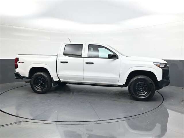 2023 Chevrolet Colorado photo 2