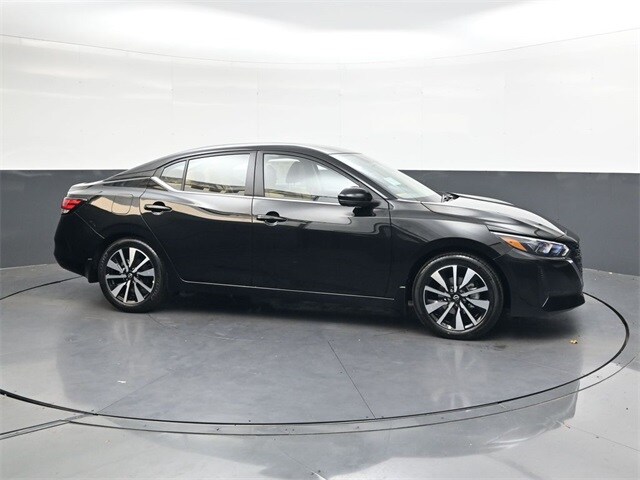2025 Nissan Sentra SV photo 3