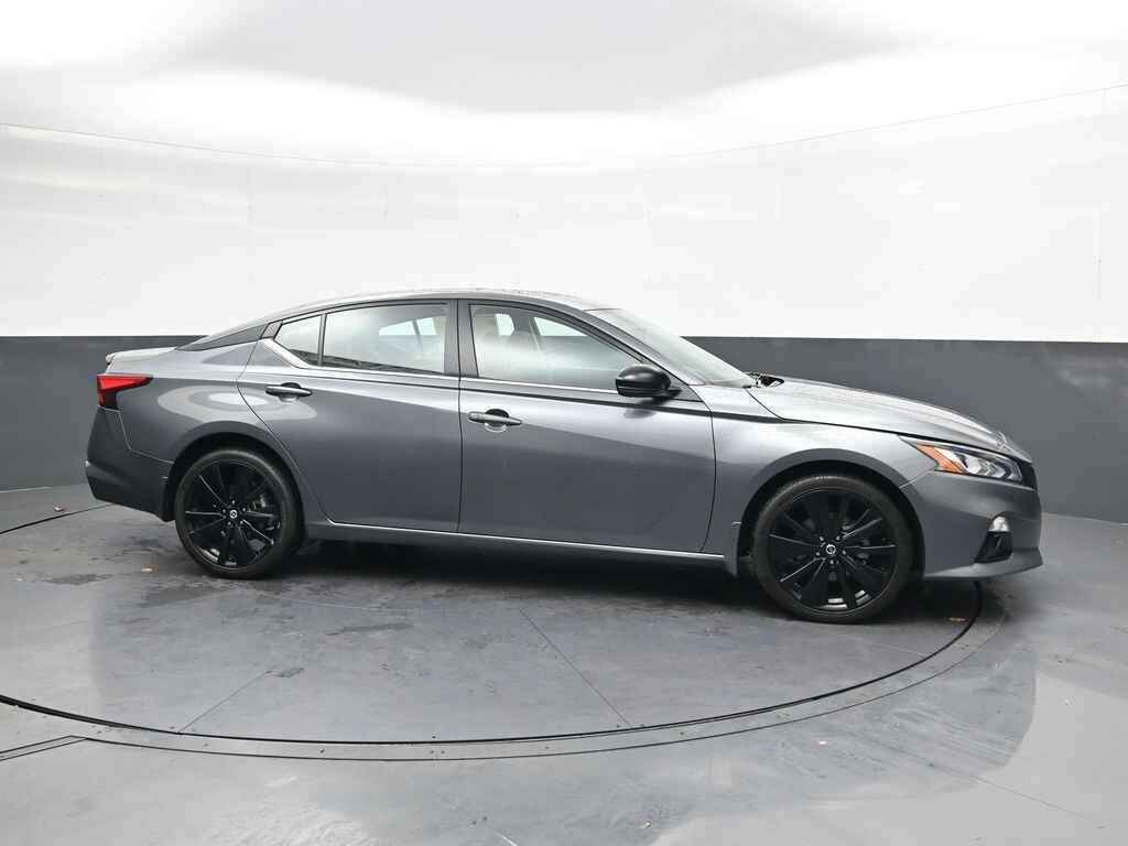 2022 Nissan Altima 2.5 SR photo 2