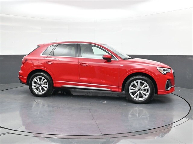 2024 Audi Q3 45 TFSI S line Premium photo 2