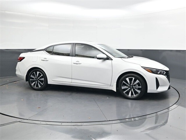 2025 Nissan Sentra SV photo 3