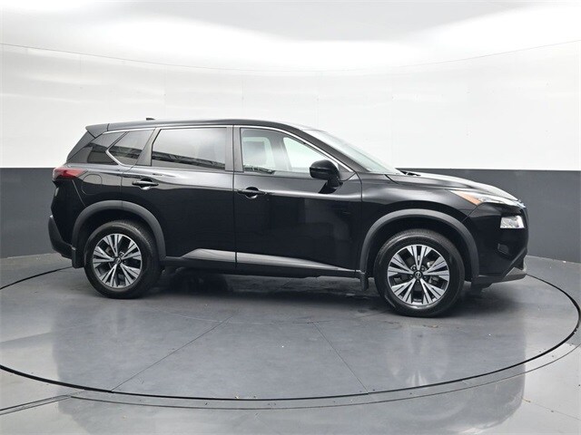 2022 Nissan Rogue SV photo 2