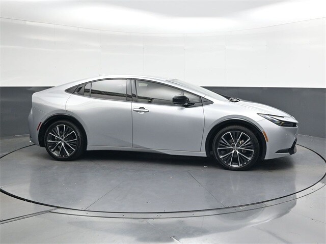 2024 Toyota Prius XLE photo 3