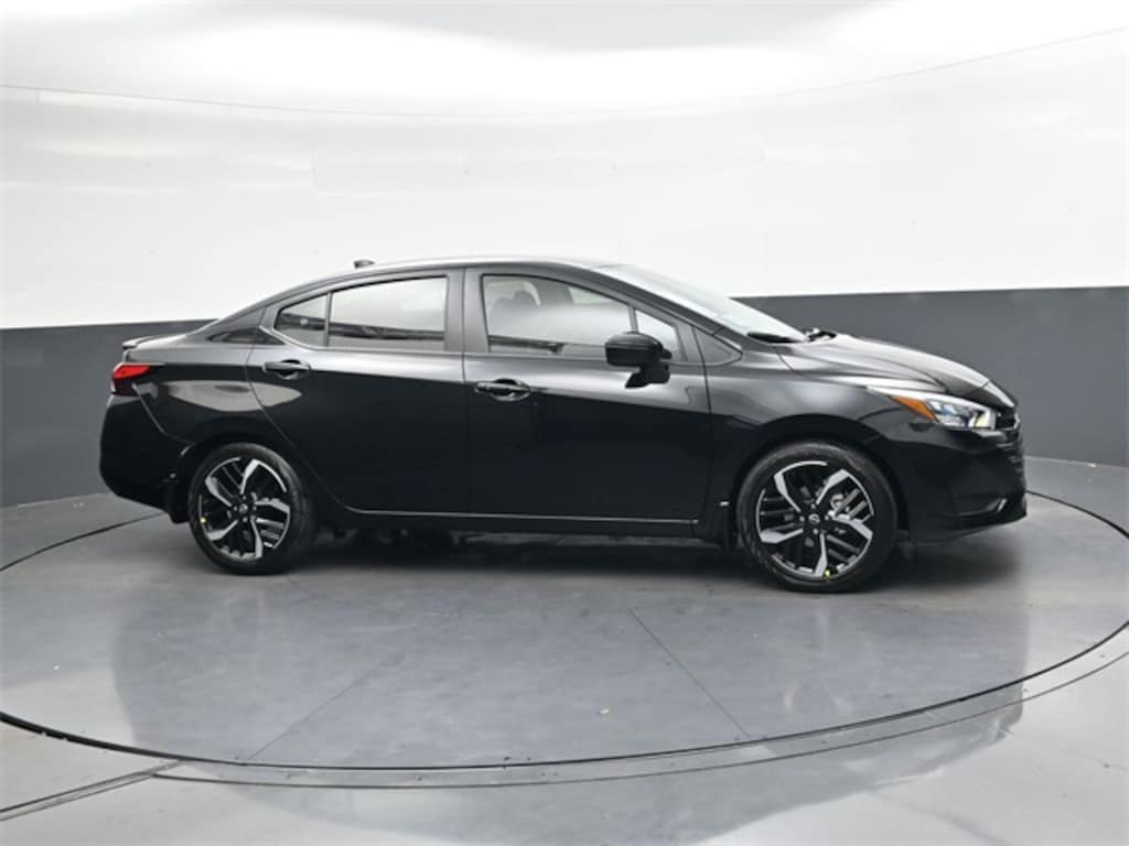 New 2025 Nissan Versa 1.6 SR Sedan