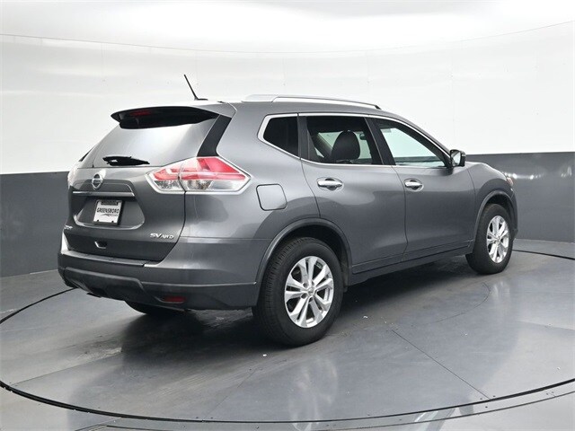 2015 Nissan Rogue SV photo 4