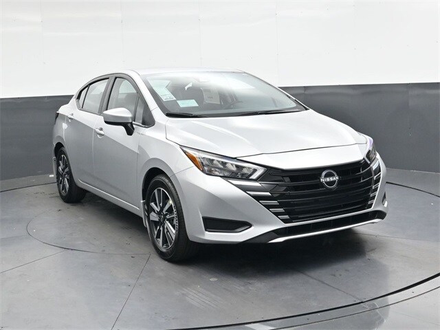 2025 Nissan Versa 1.6 SV photo 2