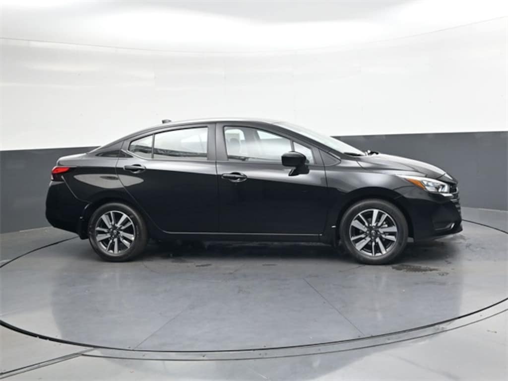 New 2025 Nissan Versa 1.6 SV Sedan