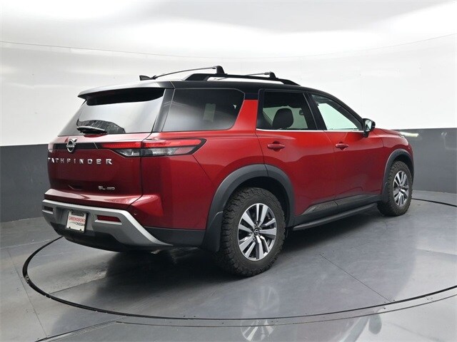 2022 Nissan Pathfinder SL photo 3