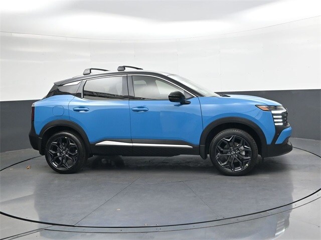 2026 Nissan Kicks SR photo 3