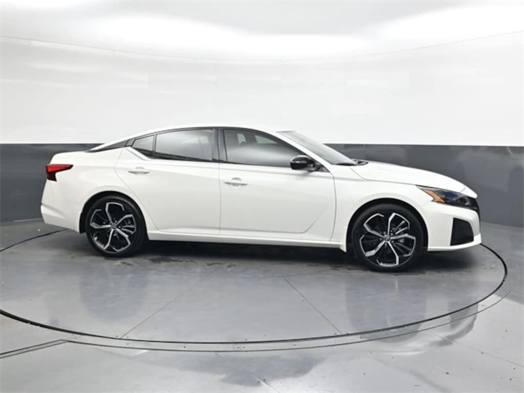 Certified 2025 Nissan Altima SR Sedan