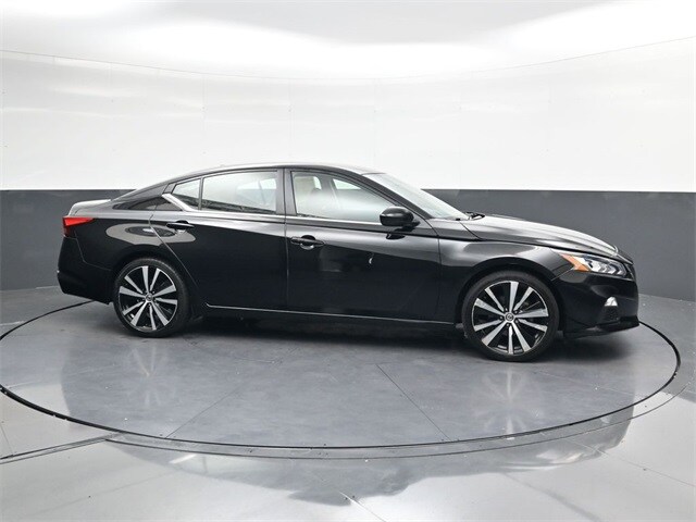 2022 Nissan Altima 2.5 SR photo 3