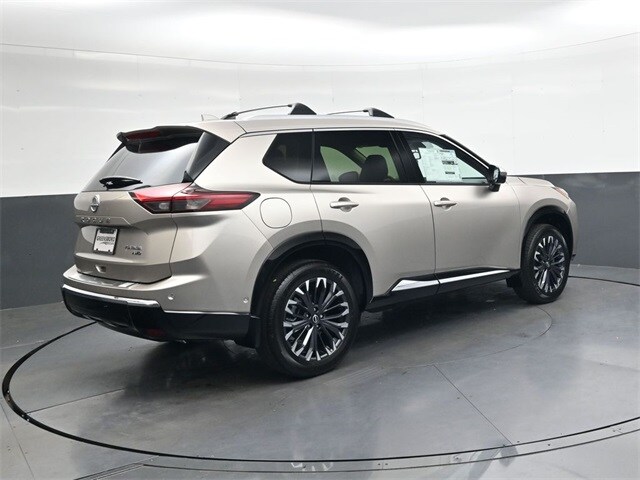2026 Nissan Rogue Platinum photo 2