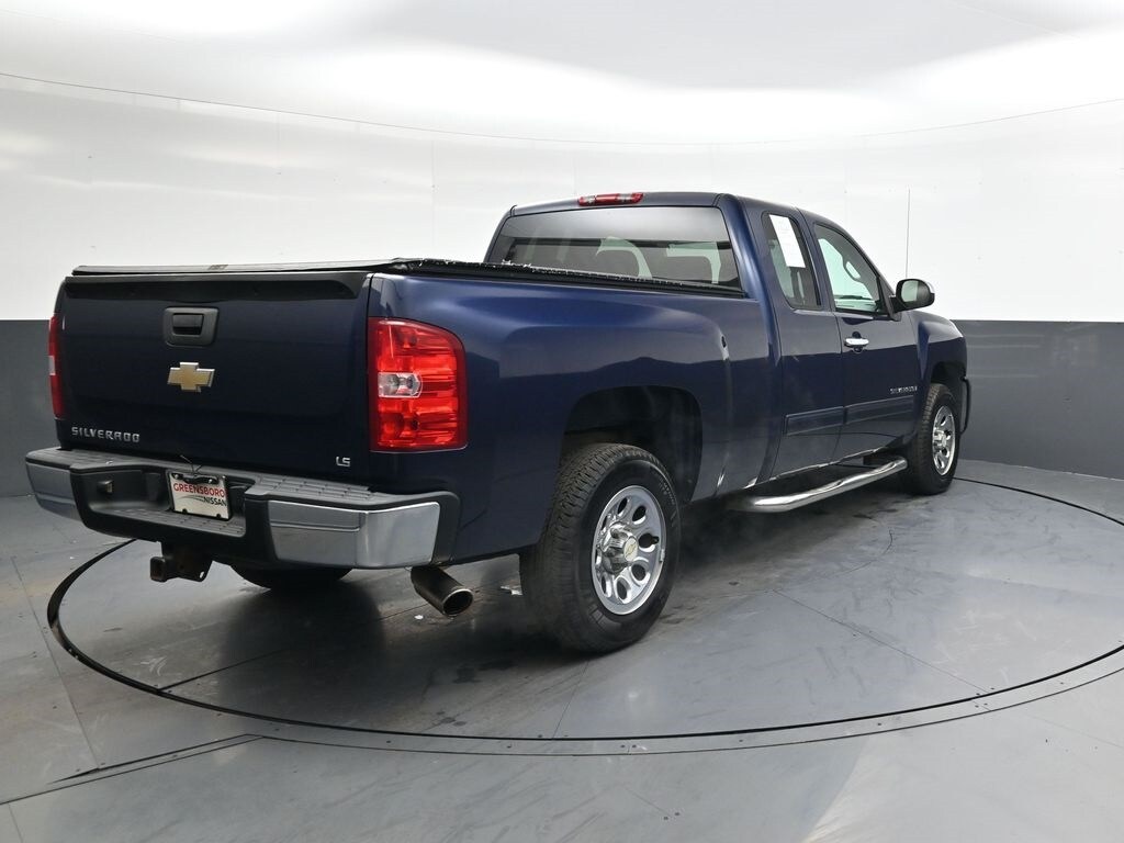 2009 Chevrolet Silverado 1500 LS photo 3
