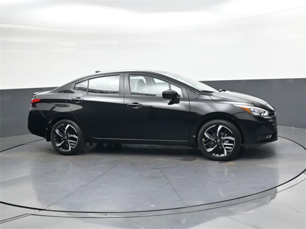 New 2025 Nissan Versa 1.6 SR Sedan