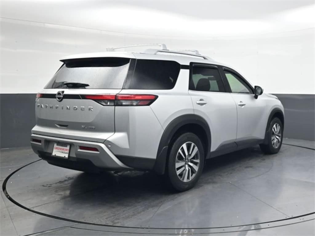 Used 2024 Nissan Pathfinder SL SUV