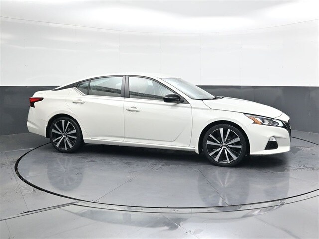 2022 Nissan Altima 2.5 SR photo 3