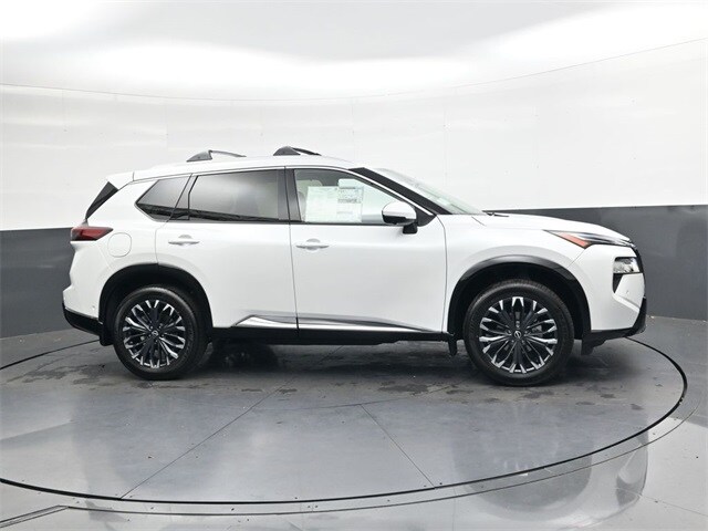 2026 Nissan Rogue Platinum photo 3