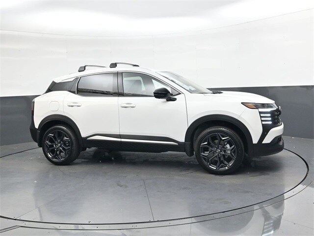 2026 Nissan Kicks SR photo 3