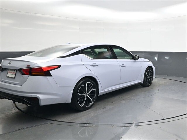 2025 Nissan Altima SR photo 4