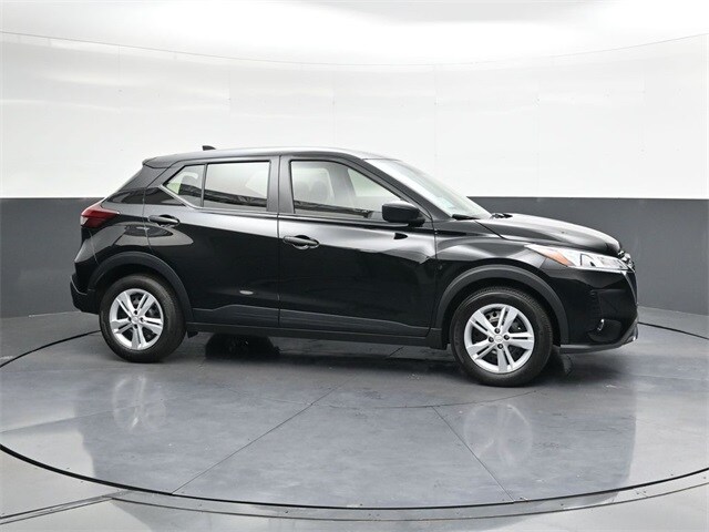 2025 Nissan Kicks Play S photo 3