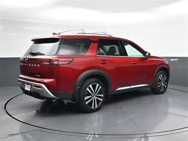 2024 Nissan Pathfinder Platinum photo 4