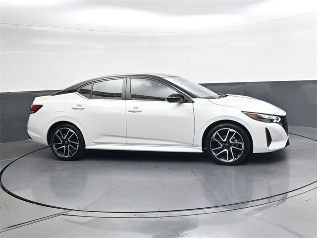2024 Nissan Sentra SR photo 3