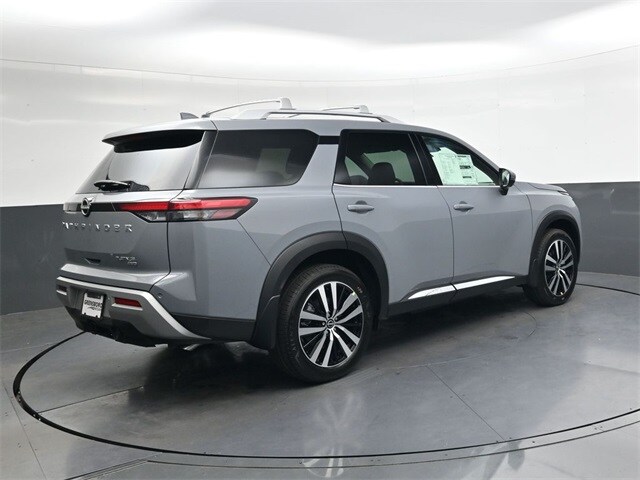 2025 Nissan Pathfinder Platinum photo 4