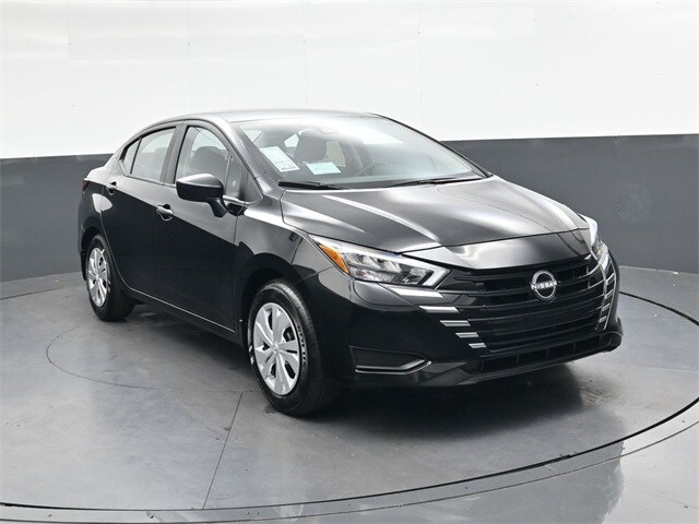 2025 Nissan Versa 1.6 S photo 2