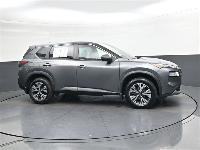 2022 Nissan Rogue SV photo 2