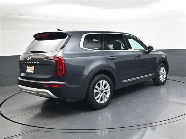 2022 Kia Telluride LX photo 2