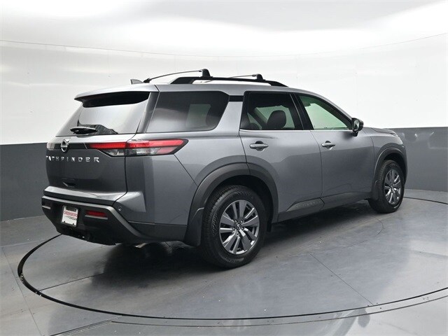 2025 Nissan Pathfinder SV photo 4