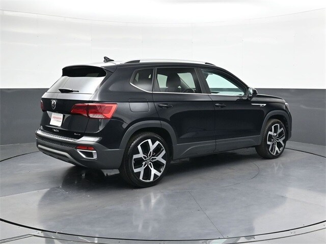 2022 Volkswagen Taos SEL photo 4
