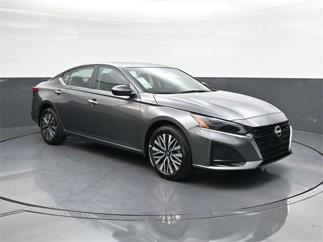 2025 Nissan Altima SV photo 2