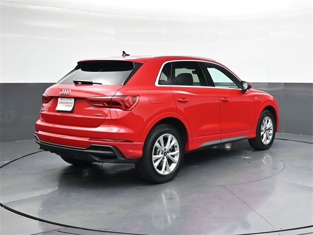 2024 Audi Q3 45 TFSI S line Premium photo 3