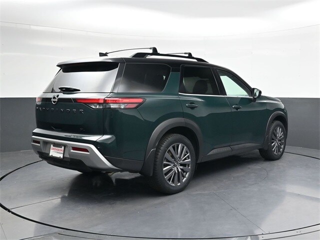 2024 Nissan Pathfinder SL photo 3