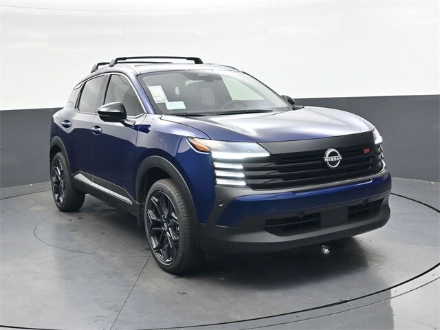 2026 Nissan Kicks SR photo 2