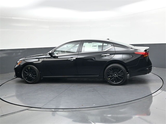 2025 Nissan Altima SV photo 3