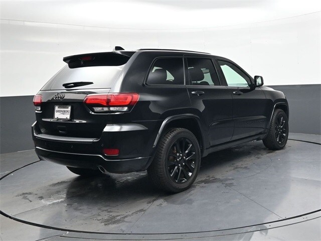 2020 Jeep Grand Cherokee Laredo Altitude photo 4