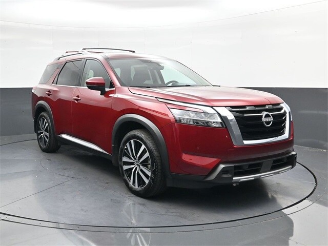 2024 Nissan Pathfinder Platinum photo 2